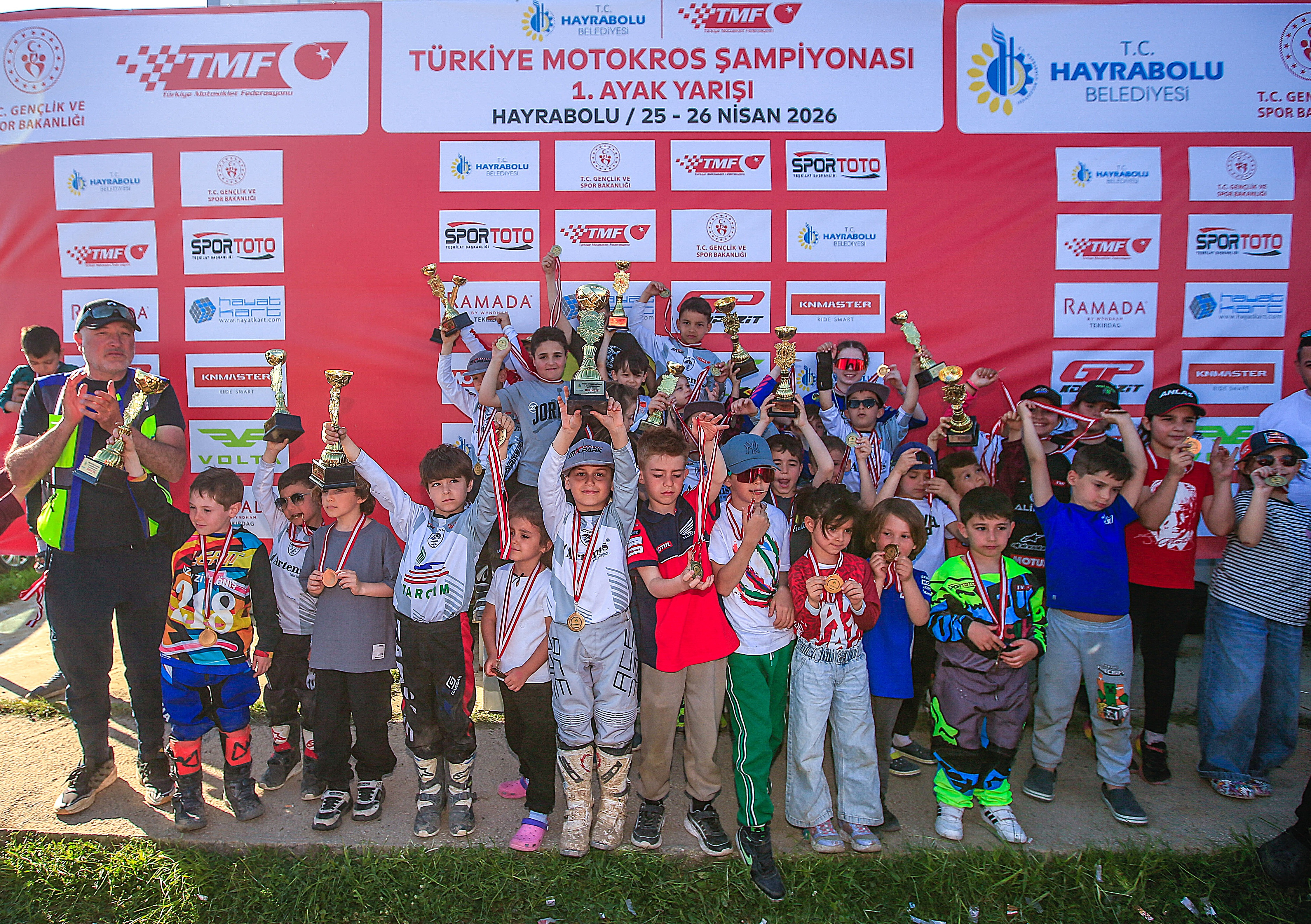 Motokrosçular Hayrabolu’dan Rüzgar Gibi Geçti