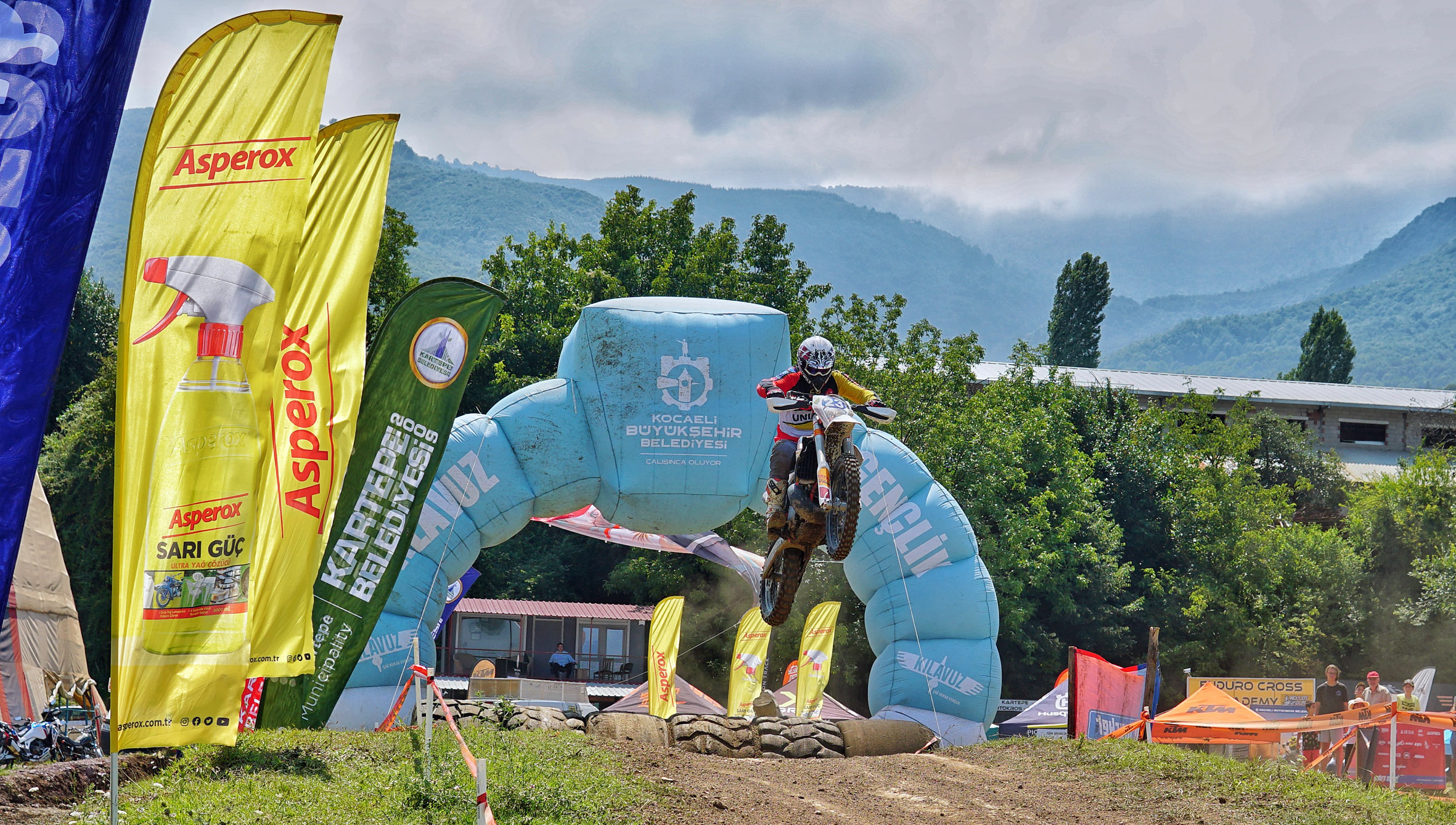 Süper Enduro'da Büyük Çekişme
