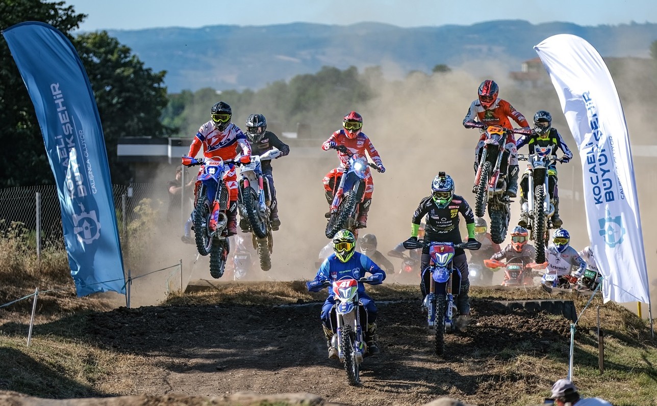 Zorlu Engeller Toplu Start Süper Enduro Kartepe'de