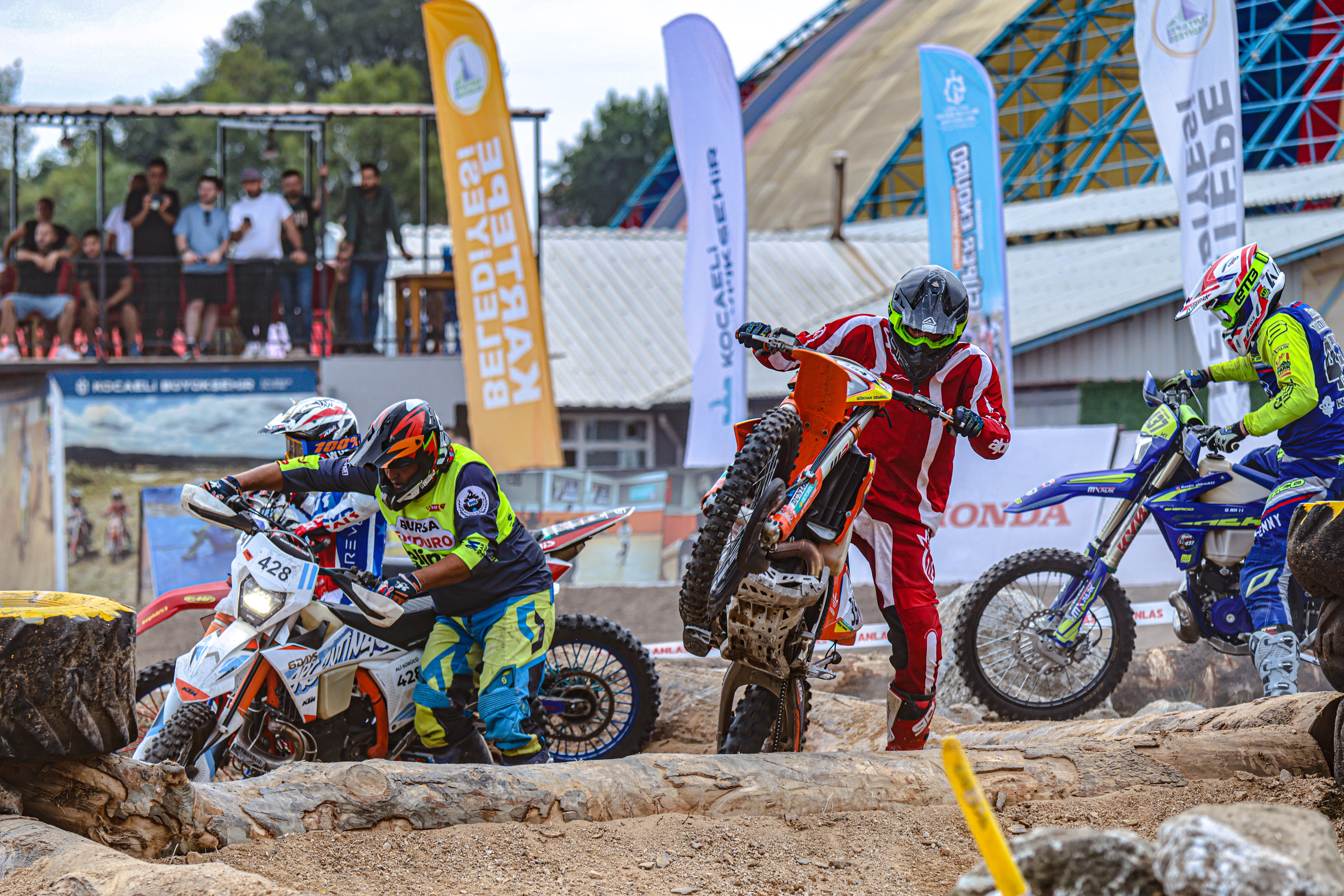 Kartepe’de Süper Enduro Rüzgarı