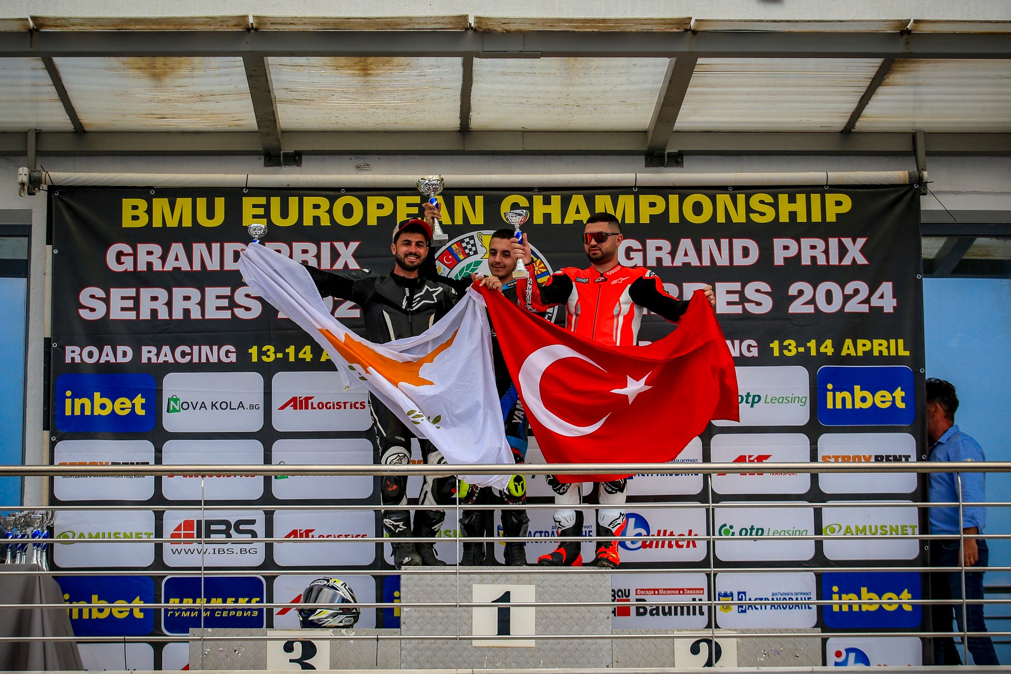 Sporcularımız 10 Kupa İle Döndü