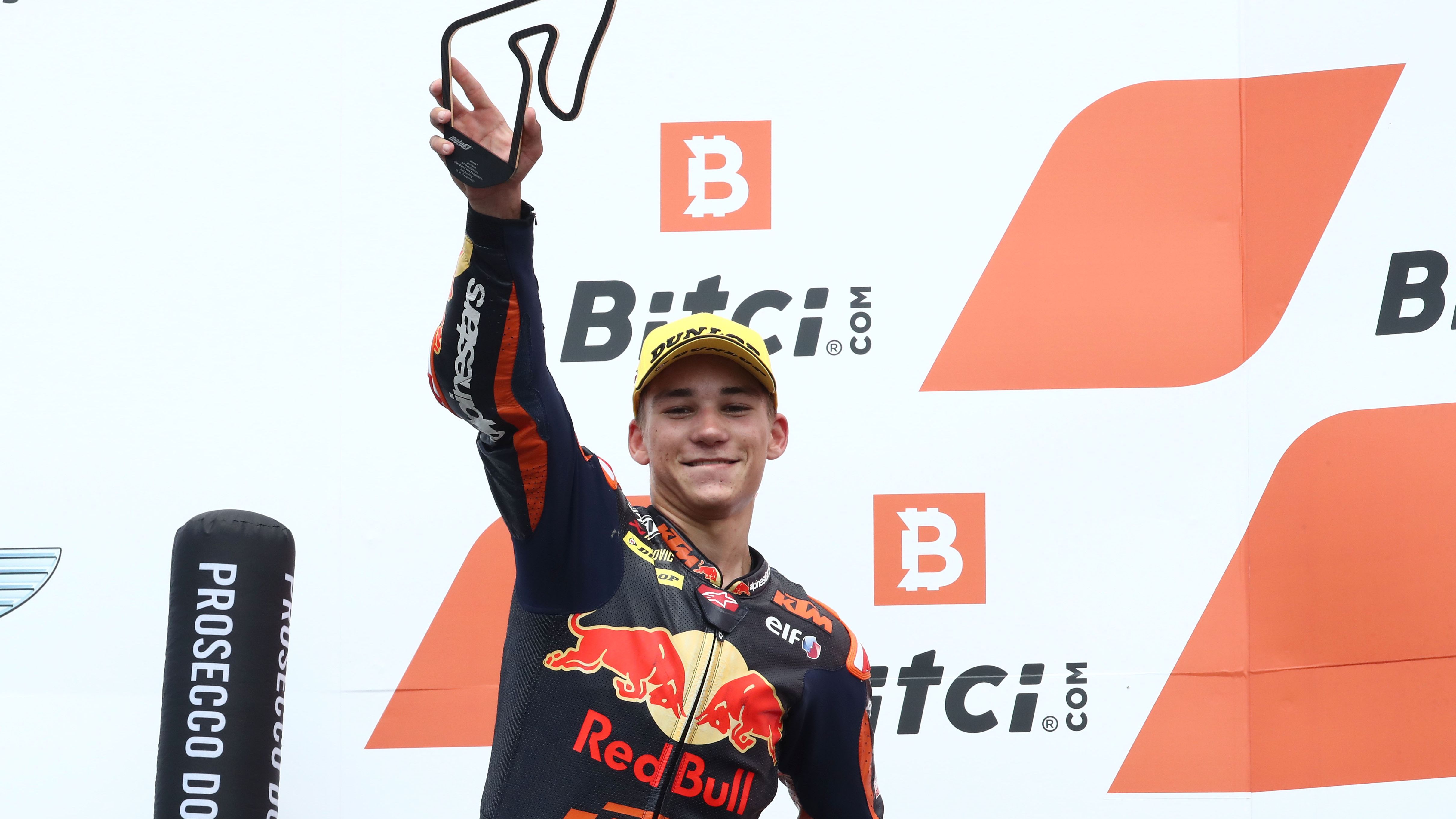 Öncü Avusturya'da Ödül Kürsüsünde