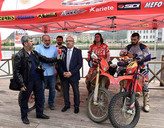 Yarışlar Öncesi Flyboardlu Tanıtım