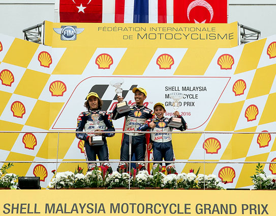 Öncü Kardeşler Malezya'da Sezonu Kupayla Tamamladılar