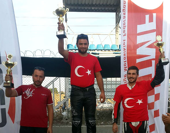 Drag Yarışlarında Kıyasıya Mücadele Yaşandı