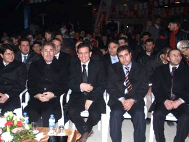 Bakan Ertuğrul Günay TMF Çadırındaydı