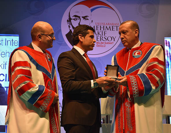 Mehmet Akif Ersoy Özel Ödülü Sofuoğlu’nun