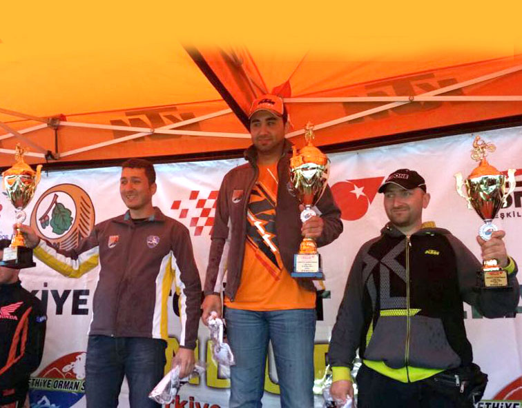 Yağmur Çamur Endurocuları Durduramadı