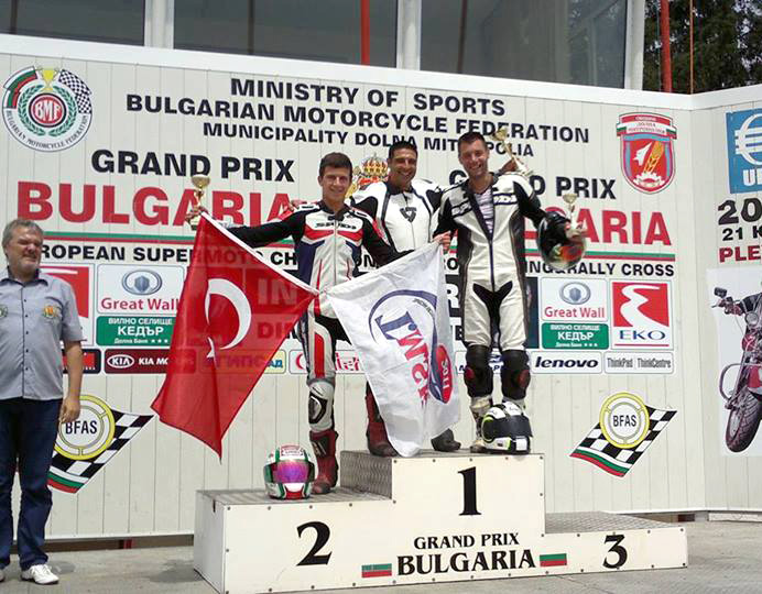 Bulgaristan'da Yarışçılarımız Podyumda