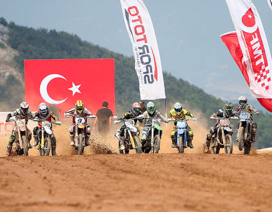 Motokroscular Gemlik’te Tozu Toprağa Kattı