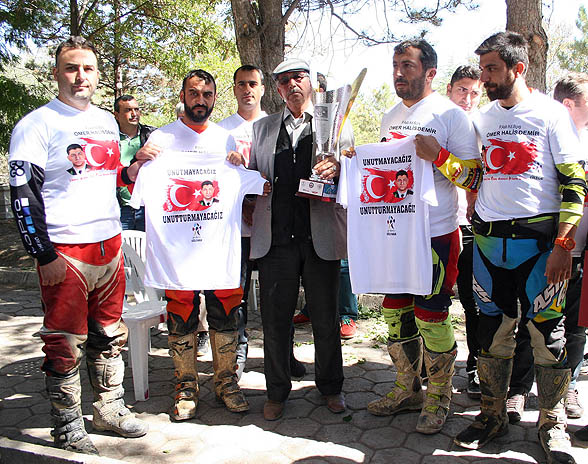 Sporcularımız 15 Temmuz Kahramanının Huzurunda