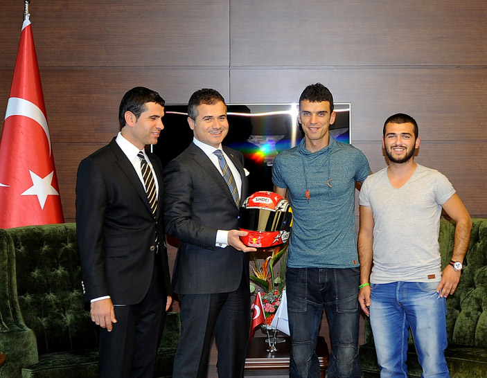 Şampiyon Bakan Kılıç'ı Ziyaret Etti