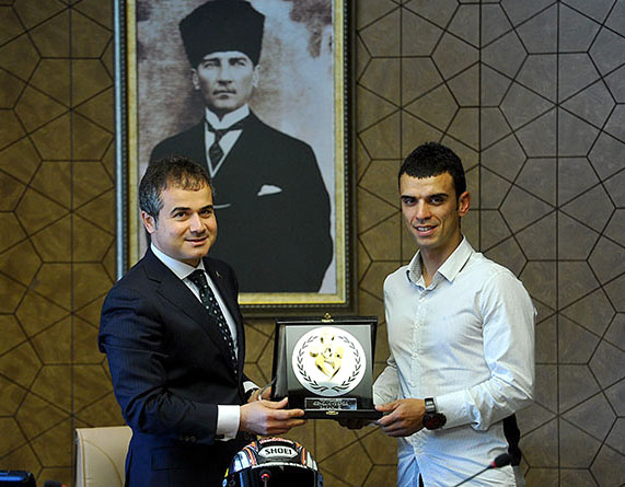 Sofuoğlu Her Yönüyle Örnek Sporcu