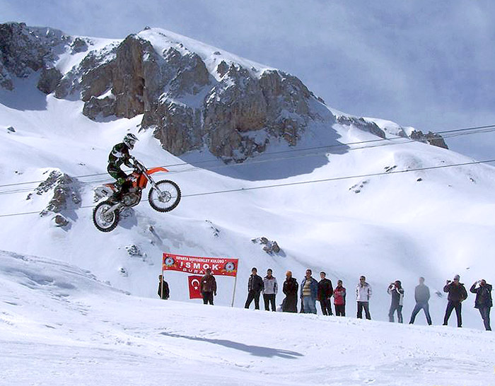 Yarışlara Yeni Bir Heyecan: Isparta Davraz Motosnow