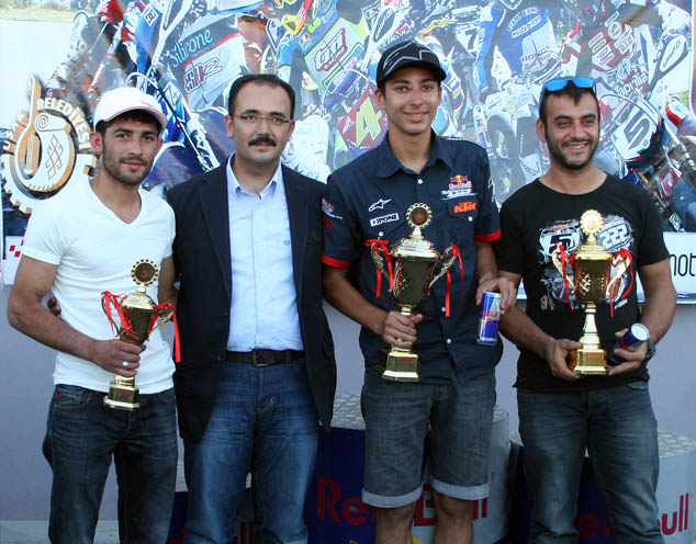 Süpermotocular Uşak'ı Isıttı