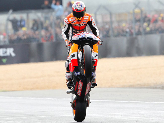 Casey Stoner Zirveye Çıktı