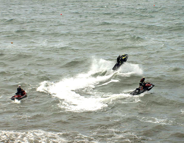 Jetler Karadeniz'in Dalgalarına Meydan Okudu