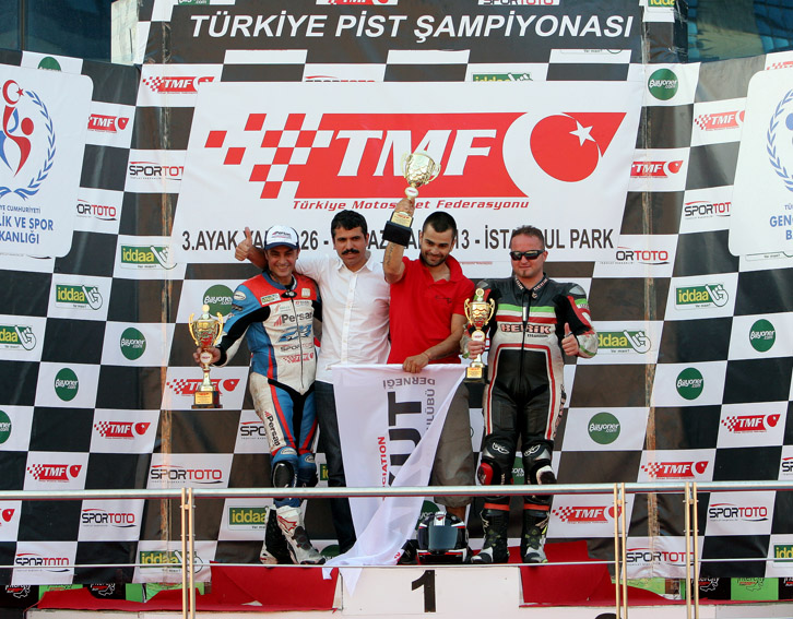 İstanbul Park'taki Yarışlar Nefesleri Kesti