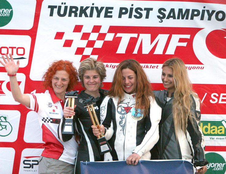 Demir Atlı Prensesler Büyüledi