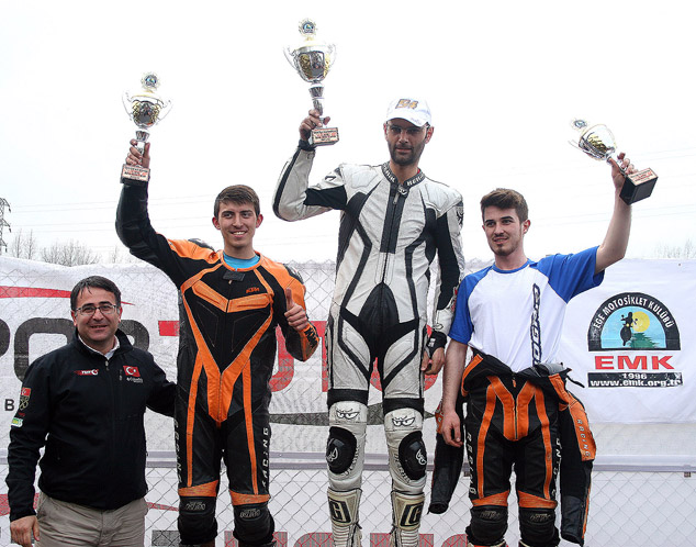 Süpermotoya 'Yağmur’ Damgasını Vurdu